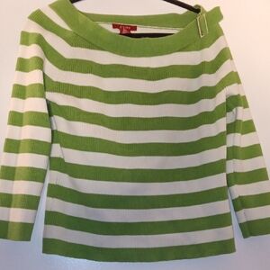 🦄 Chic Off-the-Shoulder Green and White Sweater